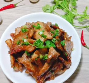 Thịt Rang Cháy Cạnh – Món Ăn Cơm Nhà Hàng Khó Cưỡng 