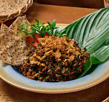 CHIM CÂU BĂM XÚC BÁNH ĐA CHIÊN