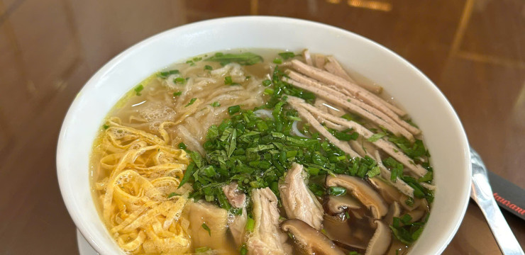 Bún Thang tại Lahata – Một Góc Hà Nội Thanh Nhã Giữa Phố Sáng